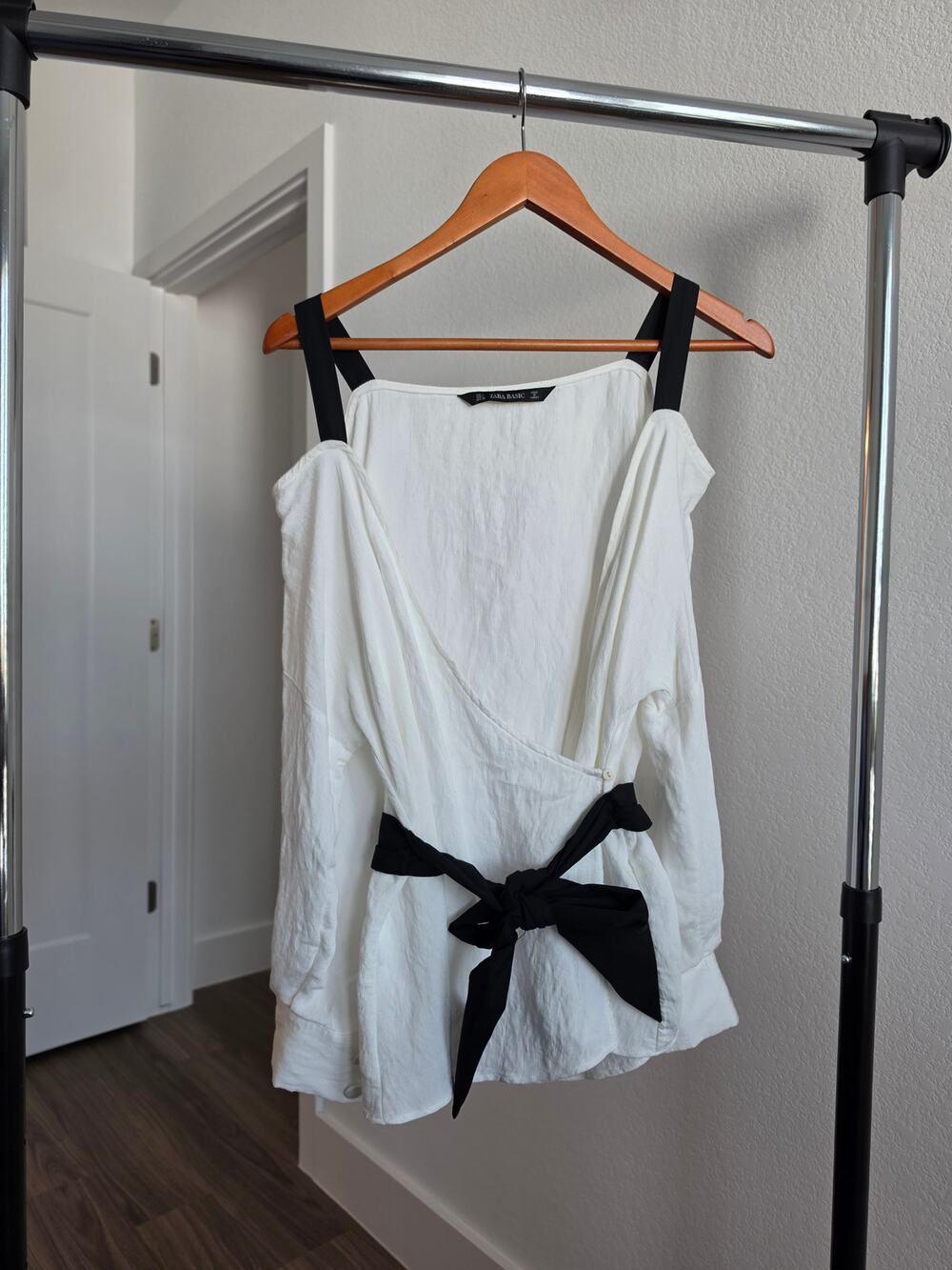 Zara Open Shoulder Ribbon Cross Neck Top White Size L